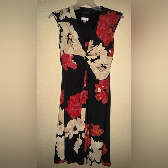Jones Studio Dresses & Skirts - Floral Black and Red Dress